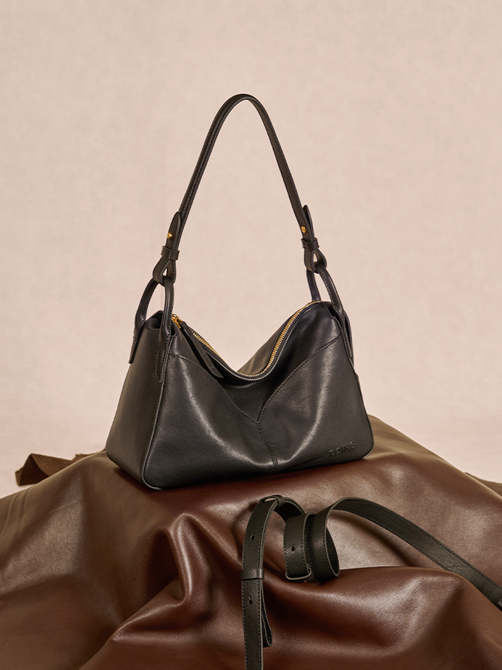 Freeform Casual Boston Bag in Vegetable-tanned Leather