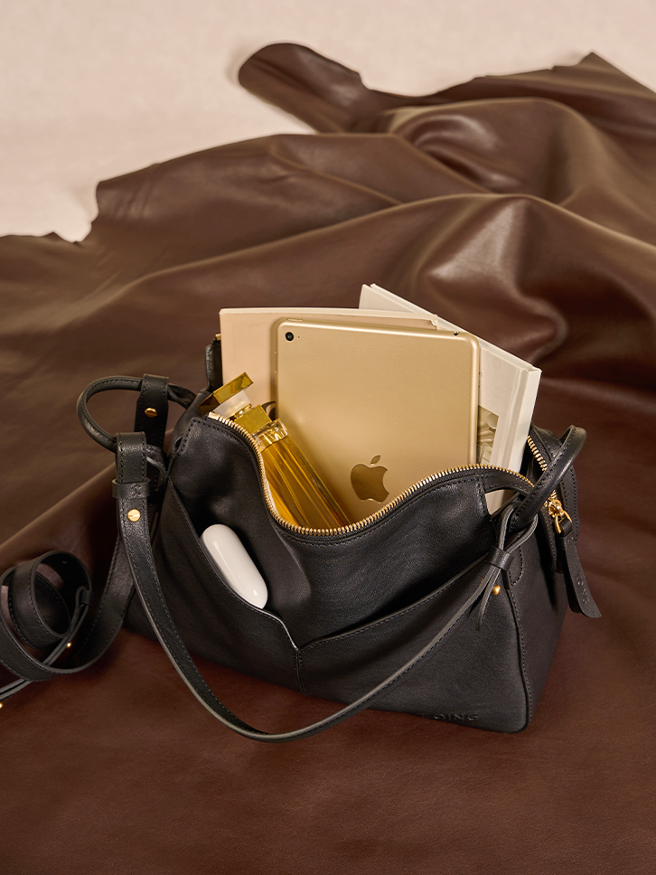 Freeform Casual Boston Bag in Vegetable-tanned Leather