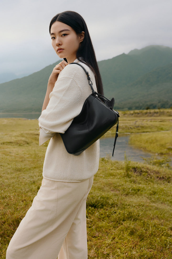 Freeform Casual Boston Bag in Vegetable-tanned Leather