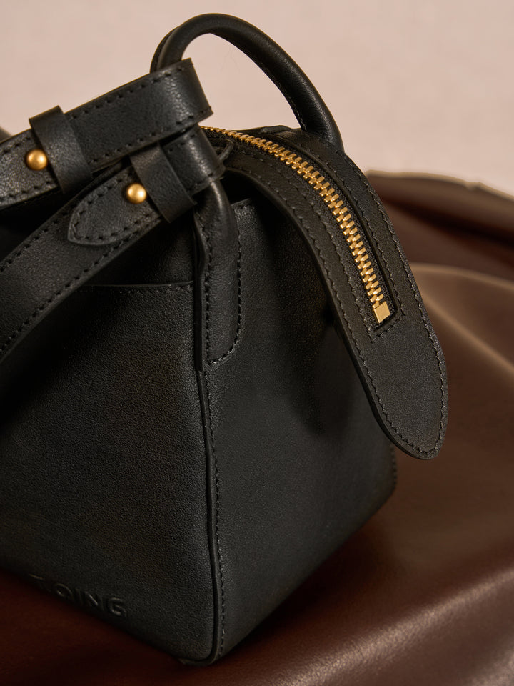 Freeform Casual Boston Bag in Vegetable-tanned Leather