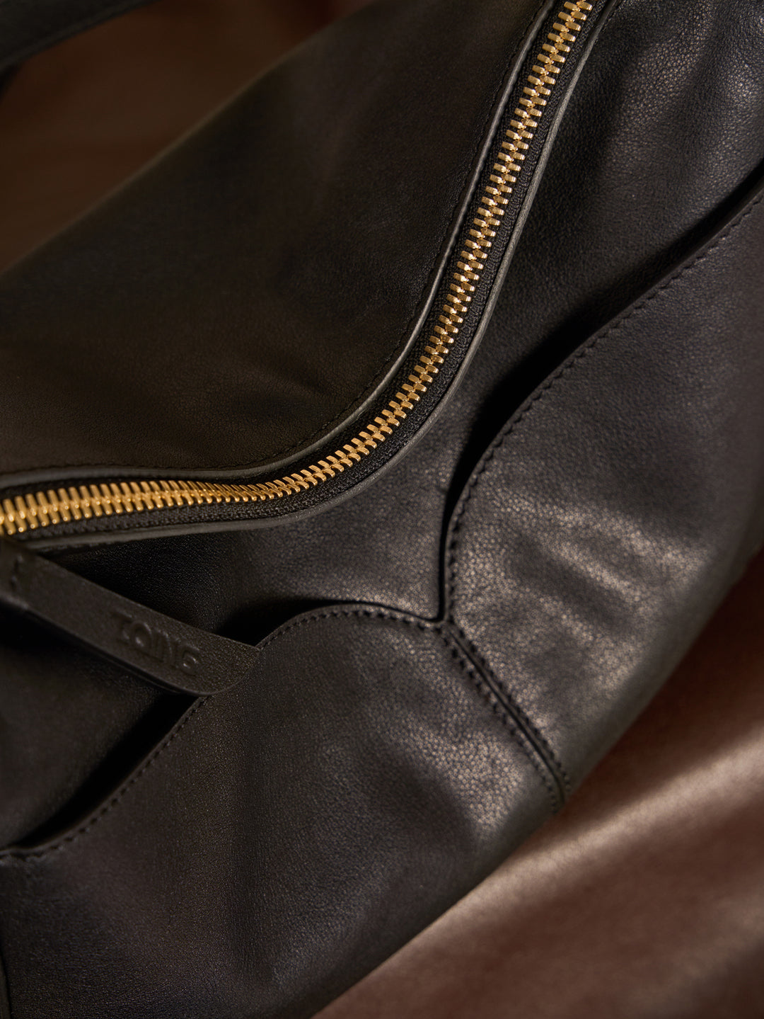 Freeform Casual Boston Bag in Vegetable-tanned Leather