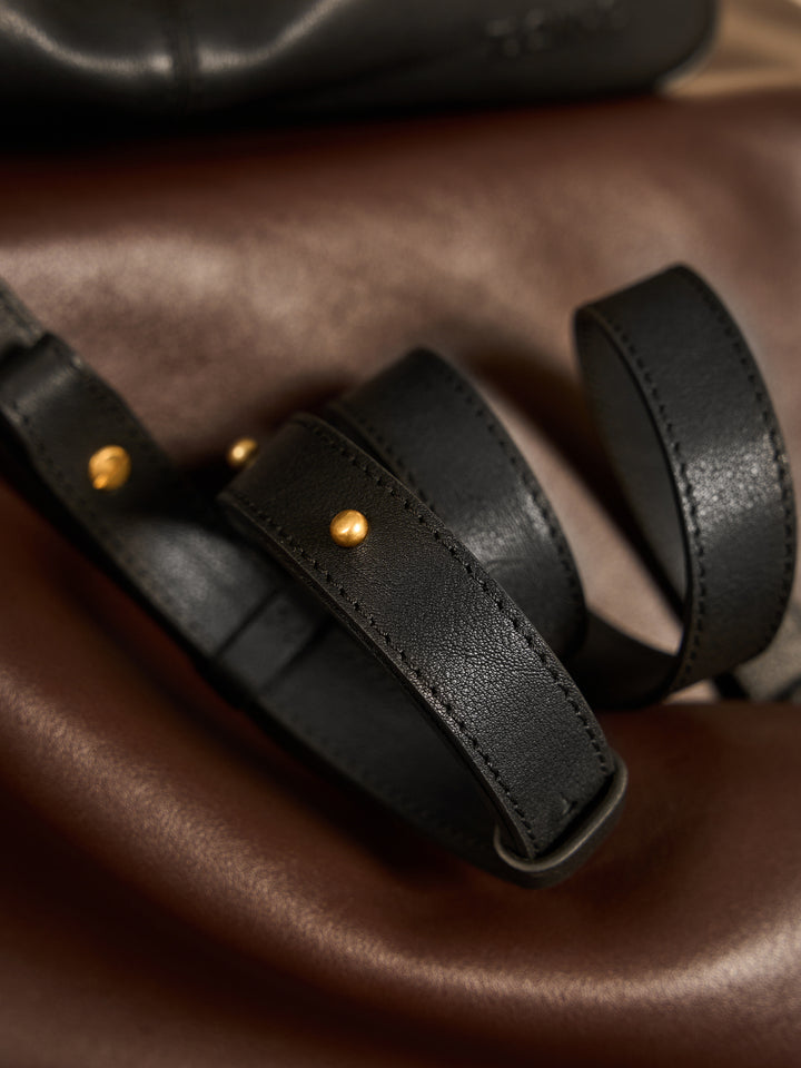 Freeform Casual Boston Bag in Vegetable-tanned Leather