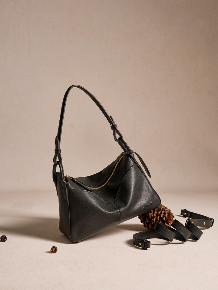 Freeform Casual Boston Bag in Vegetable-tanned Leather